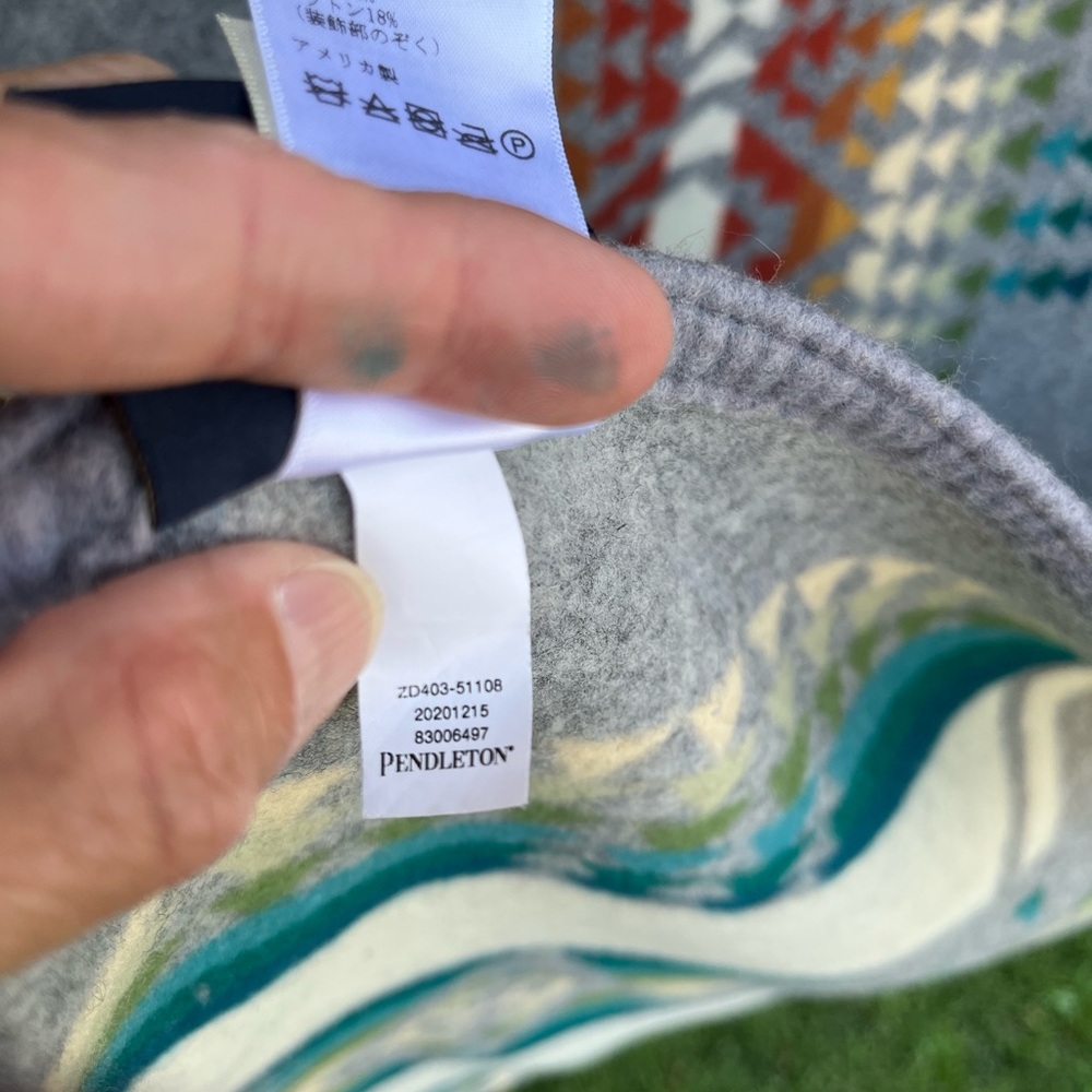 Pendleton wool blend blanket-small flaw - Picture 7 of 10